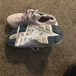 Nike Women's Sneakers in Light Pink and Gray